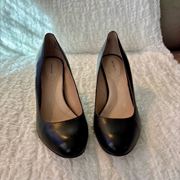Land’s End classic black heels! - Picture 4 of 7